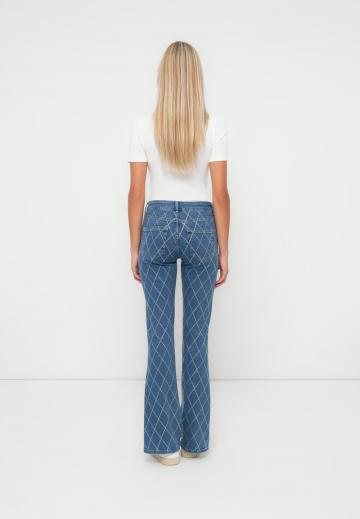 Клешеные джинсы