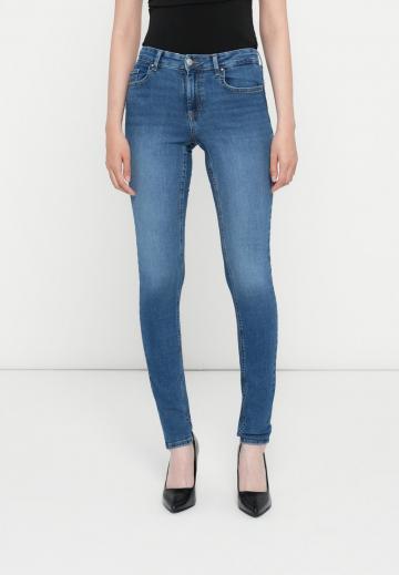 Узкие джинсы