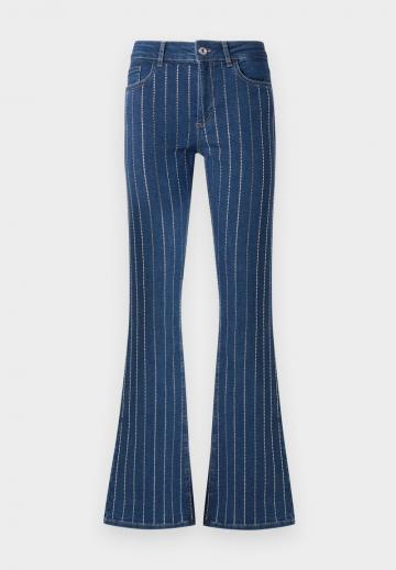 Клешеные джинсы