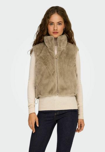 Пуховой жилет