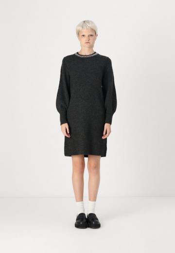 Вязаное платье