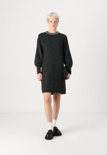 Вязаное платье