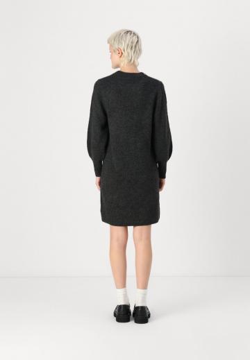 Вязаное платье