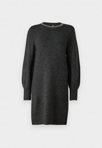 Вязаное платье