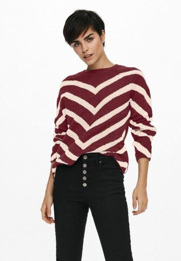 Пуловер в полоску