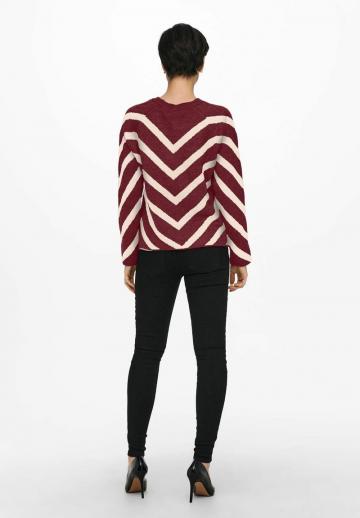 Пуловер в полоску