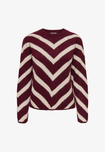 Пуловер в полоску