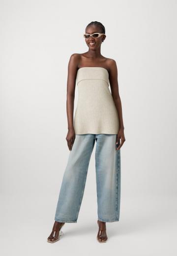 Платье без бретелек