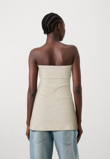 Платье без бретелек