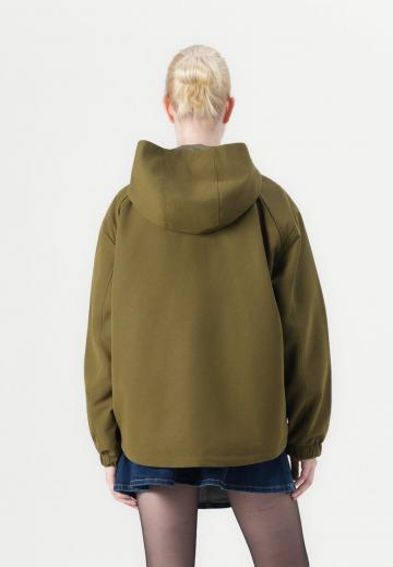 Куртка с накладнымит карманами