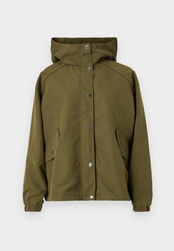 Куртка с накладнымит карманами