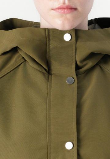 Куртка с накладнымит карманами