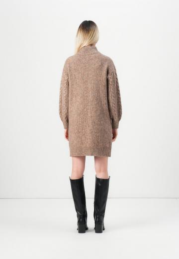 Вязаное платье