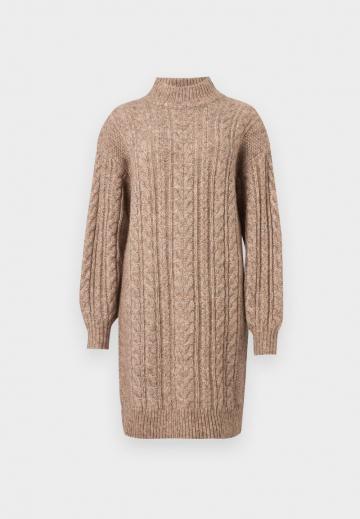 Вязаное платье