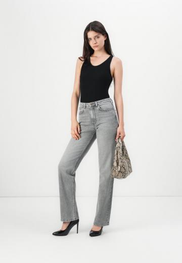 Прямые джинсы