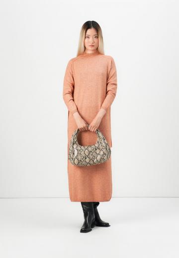 Вязаное платье