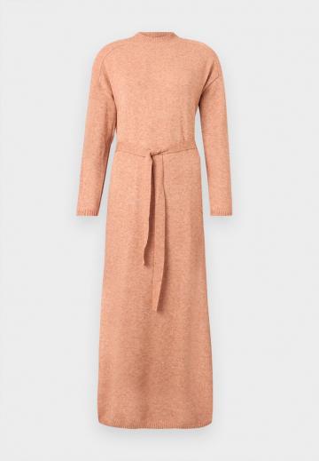 Вязаное платье