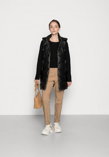 Длинный жилет