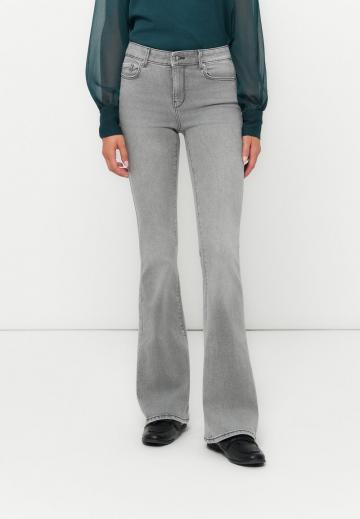 Клешеные джинсы