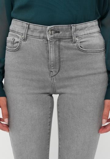 Клешеные джинсы