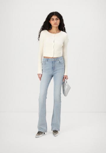 Клешеные джинсы