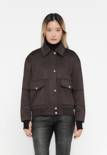 Куртка с накладнымит карманами