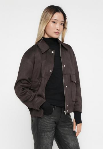 Куртка с накладнымит карманами