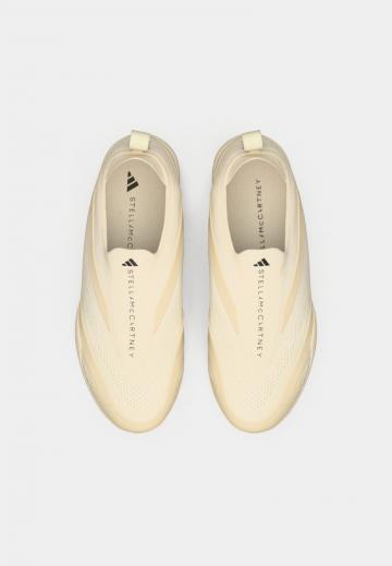 Тренировочные кроссовки