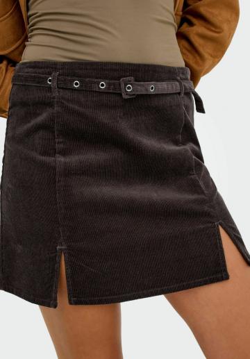Юбка с накладными карманами