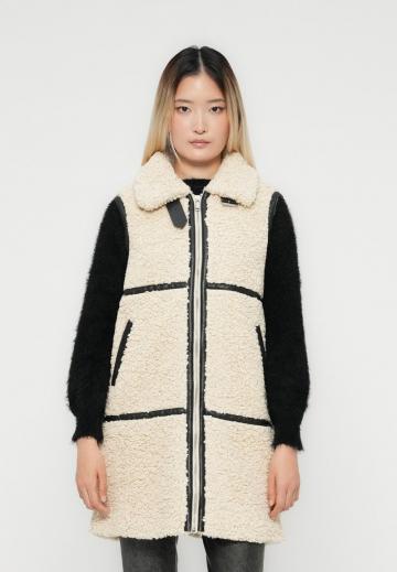 Длинный жилет