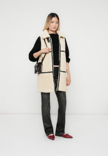 Длинный жилет