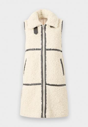 Длинный жилет