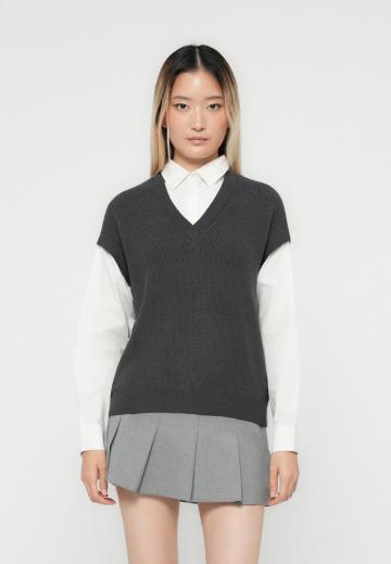 Пуловер с воротником поло