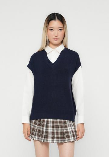 Пуловер с воротником поло