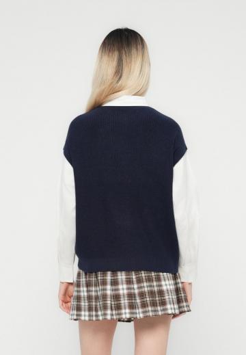 Пуловер с воротником поло