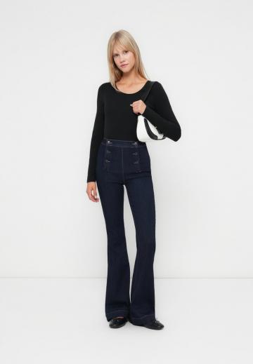 Клешеные джинсы