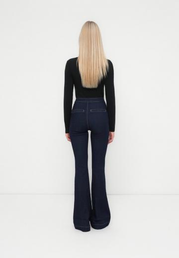 Клешеные джинсы