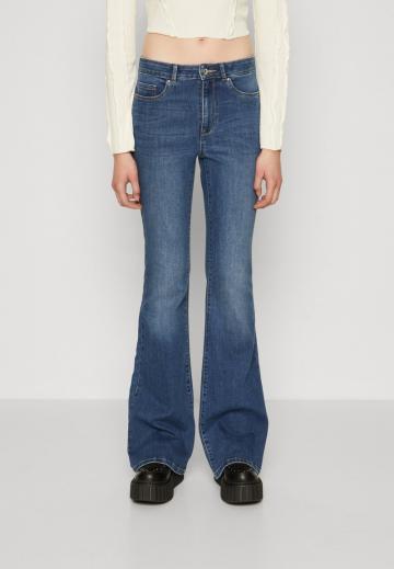 Клешеные джинсы