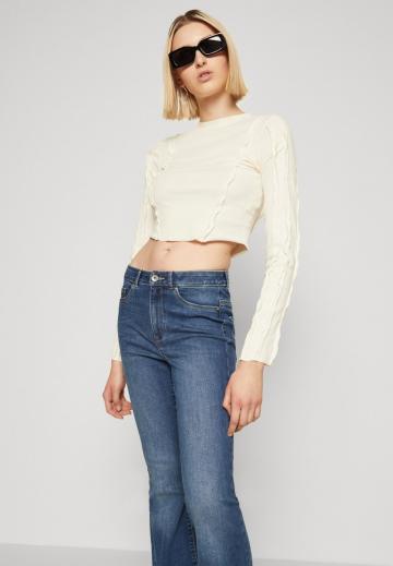 Клешеные джинсы