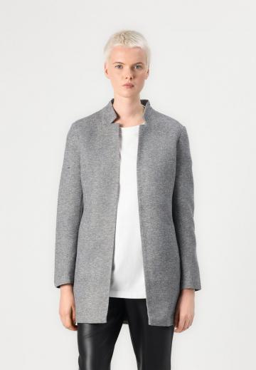 Короткое пальто