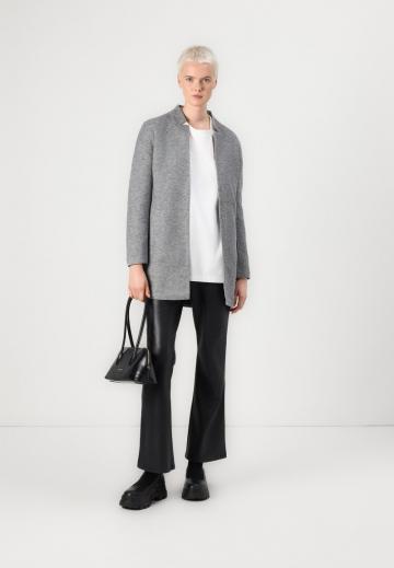 Короткое пальто