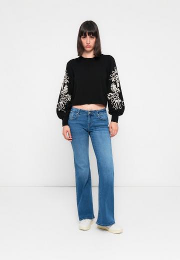 Клешеные джинсы