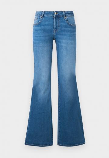 Клешеные джинсы