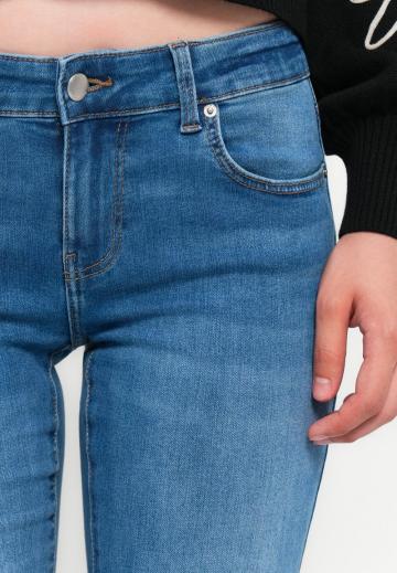 Клешеные джинсы