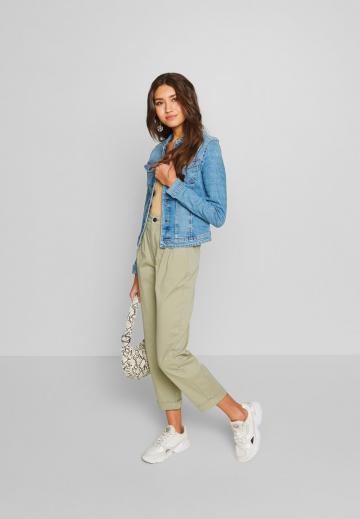 Джинсовая жилетка