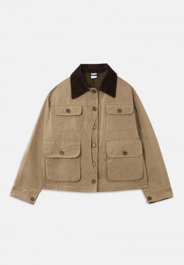 Куртка с накладнымит карманами