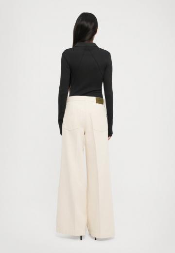 Клешеные джинсы