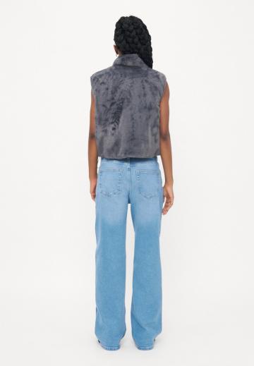 Пуховой жилет