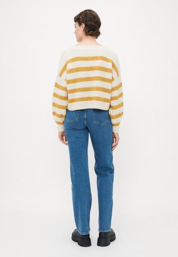 Пуловер в полоску