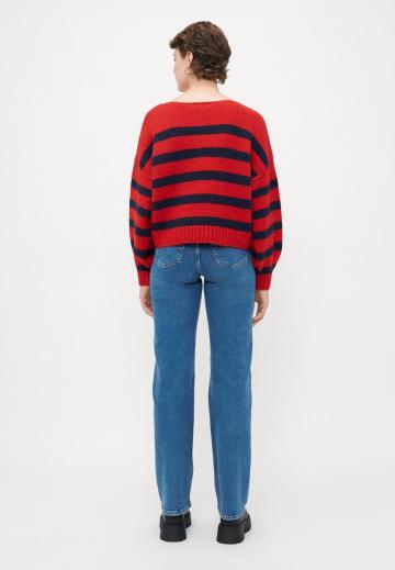 Пуловер в полоску